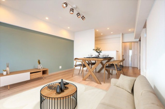 【居間・リビング】 | 勾当台ハイツ | ※掲載写真の家具・小物はCGによるイメージです。実際には設置されておりません。