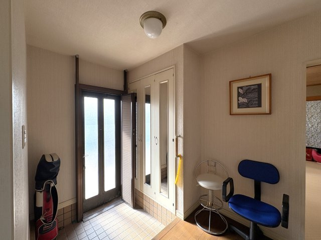 西大島売家の玄関