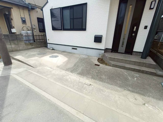 八潮市　鶴ケ曽根　中古戸建の駐車場|車をお持ちの方に嬉しい駐車場付きの物件です