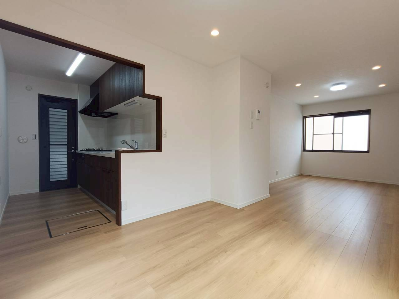 八潮市　鶴ケ曽根　中古戸建の居間・リビング|ゆったりとした居間です