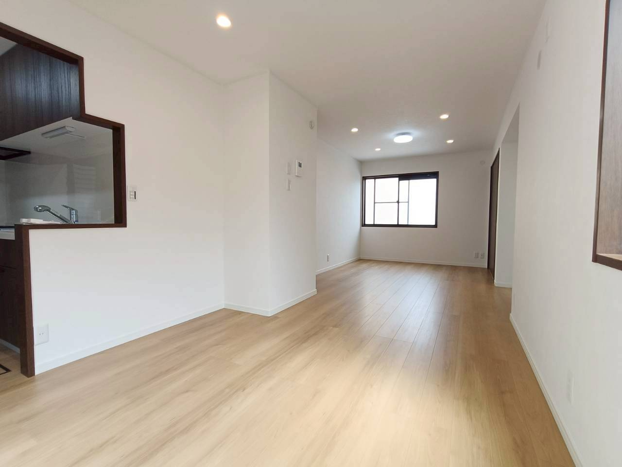 八潮市　鶴ケ曽根　中古戸建の居間・リビング|陽当り良好なリビング家族みんなが爽やかに健やかに過ごせます