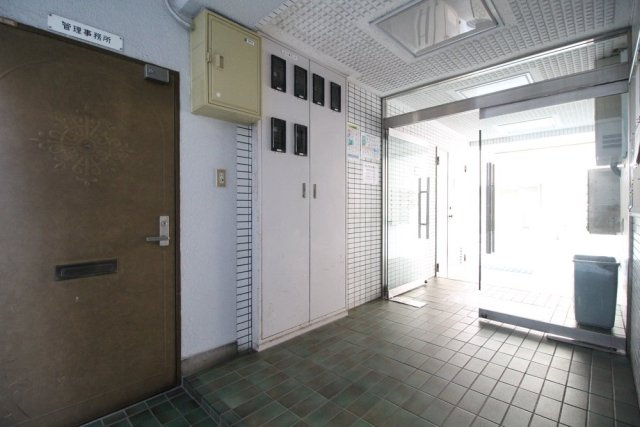 スカイコート大森のエントランス|建物の内部です