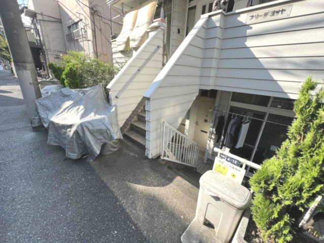 フリーデ四谷のロビー|建物の内部です