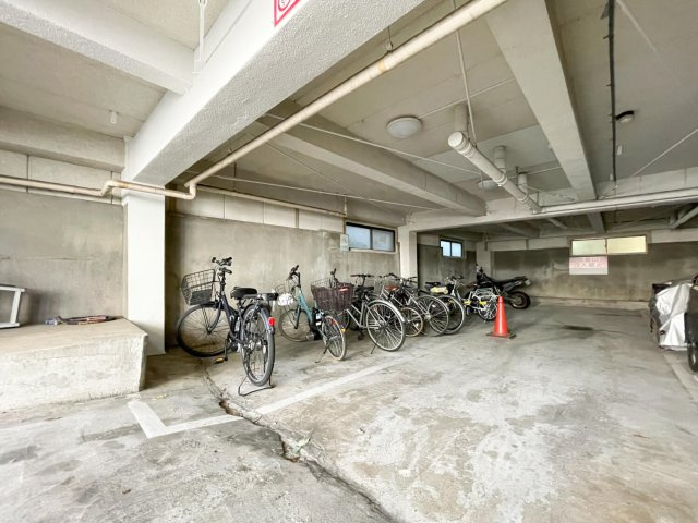 西新宿ショーカレジデンスの駐車場|駐車場に車を止められます