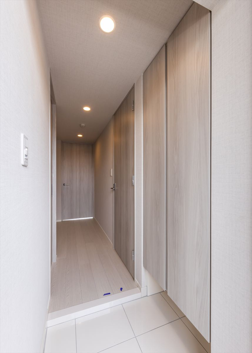 DIPS明大前の玄関|収納もある玄関です