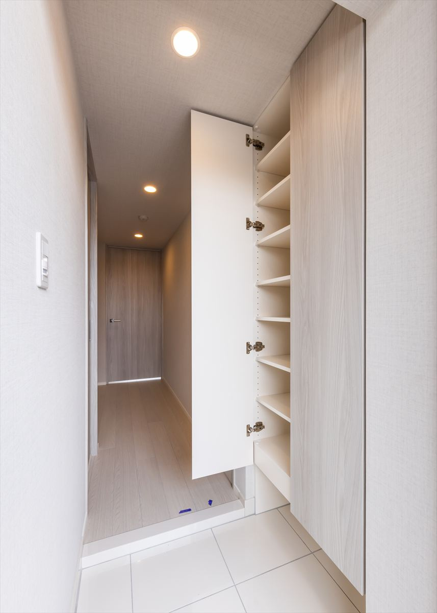 DIPS明大前の玄関|落ち着いた玄関です