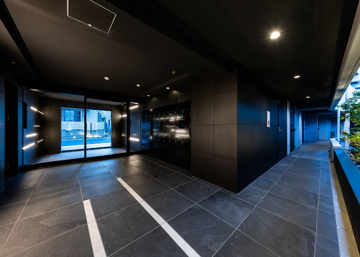 DIPS明大前のエントランス