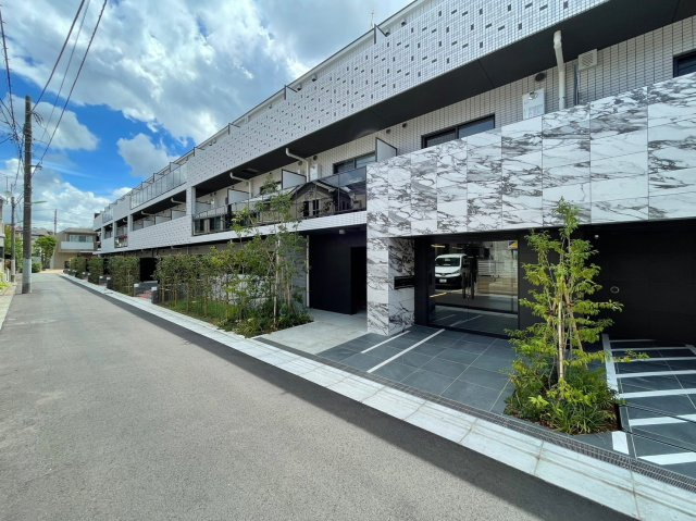 DIPS明大前の外観