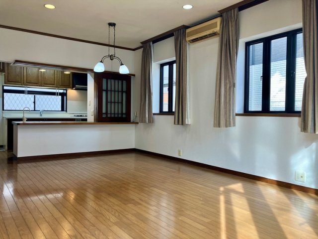 下小山田町戸建の居間・リビング|使いやすい居間です