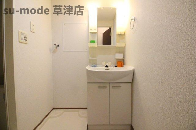 【洗面所】 | メゾン栗東 | 忙しい朝には欠かせない洗面所です