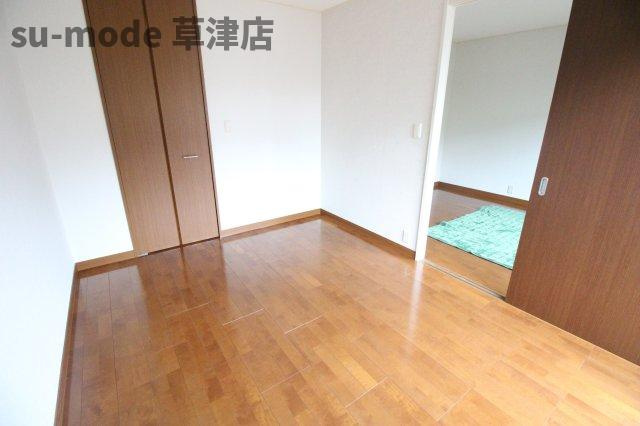 【洋室】 | メゾン栗東 | 使い勝手のいい洋室です