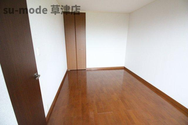 【寝室】 | メゾン栗東 | 落ち着いた色調の寝室です