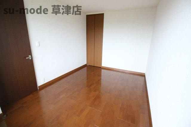 【寝室】 | メゾン栗東 | 開放的な寝室です