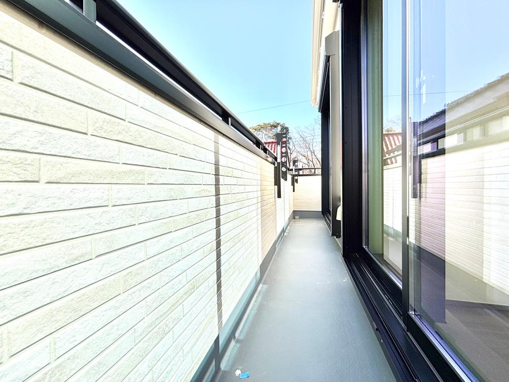 【Heartfull Town】小平栄町のバルコニー|2部屋から行き来できる続きバルコニーで洗濯も快適♪