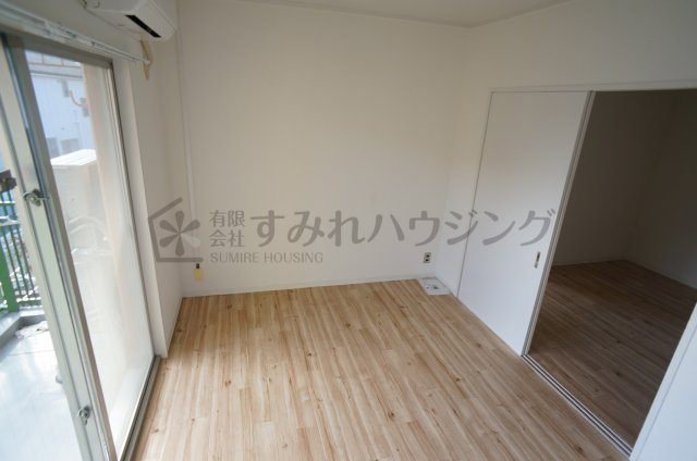 金岡マンションの洋室|参考、同建物・反転間取りの号室