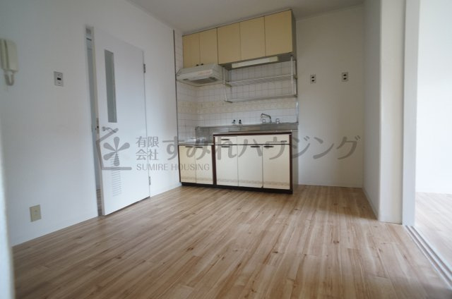 金岡マンションの居間・リビング|参考、同建物・反転間取りの号室