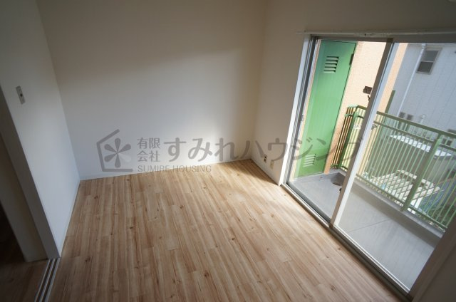 金岡マンションの洋室|参考、同建物・反転間取りの号室