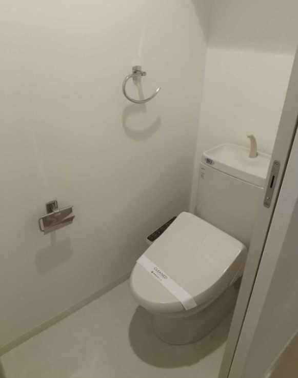 コンフォリア用賀　礼金0　ペット相談　ルーフバルコニーのトイレ