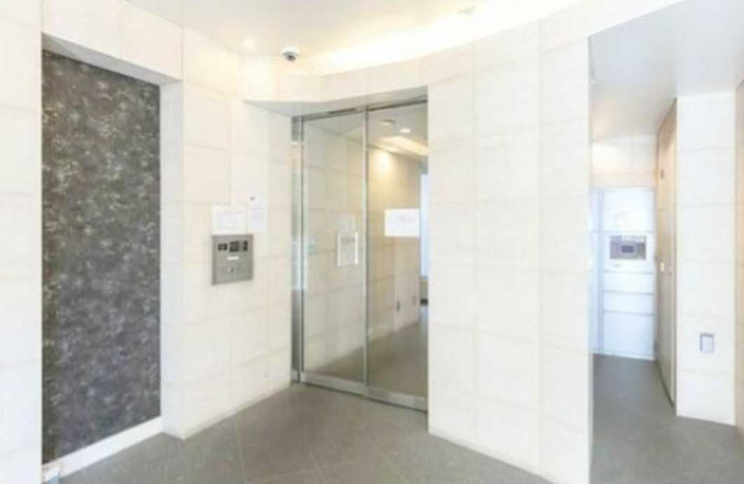 コンフォリア用賀　礼金0　ペット相談　ルーフバルコニーのエントランス