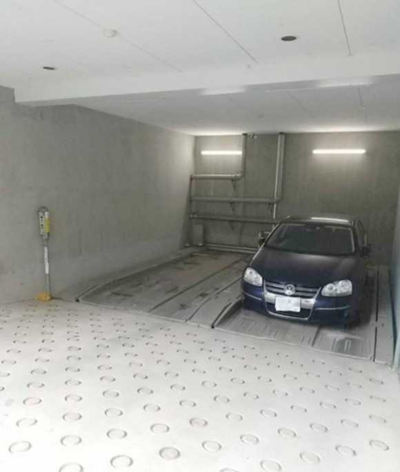 コンフォリア用賀　礼金0　ペット相談　ルーフバルコニーの駐車場