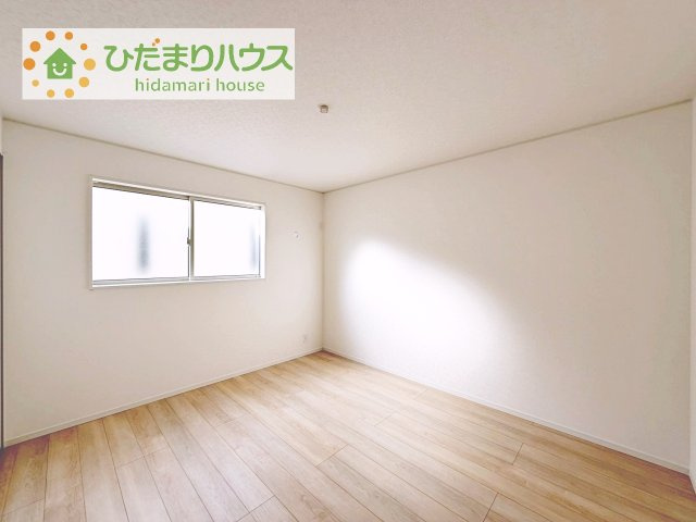 【洋室】 | 結城市結城第43　新築戸建　2号棟 | お掃除しやすく、清潔感を保てるのでダニも発生しにくいフローリング♪