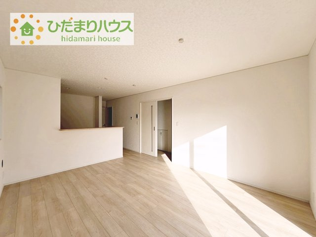 【居間・リビング】 | 結城市結城第43　新築戸建　2号棟 | 早くお仕事終わらせて、家に帰りたくなるようなリビングです(^^♪