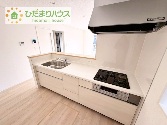 【キッチン】 | 結城市結城第43　新築戸建　2号棟 | 料理をしながらでも、ご家族との会話を楽しめる対面式キッチン♪