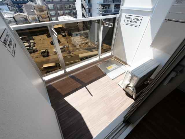 大阪市天王寺区東上町の賃貸マンションのバルコニー