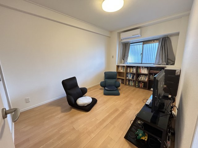 【洋室】 | 阪急西宮マンション | 使い勝手のいい洋室です