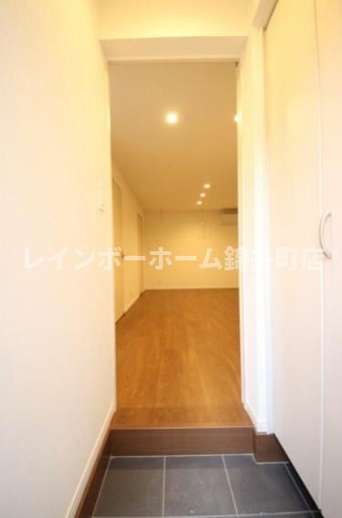 アリュイッテ柴又の玄関|※別部屋参照写真となります。