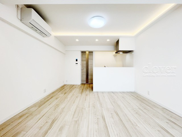 【居間・リビング】 | 渋谷マンション | くつろぎの空間であるLDKの様子。安心してくつろげるよう派手さは控えて、さりとて地味すぎもせず、あなたの生活を彩ってくれます。～即日のご見学可能～　お問合せはお気軽にどうぞ。