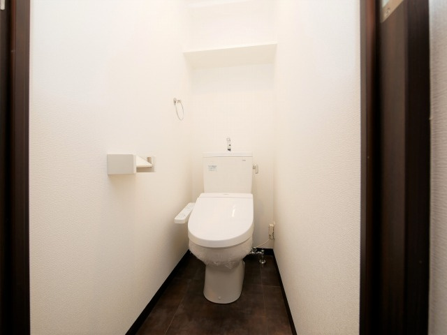 大阪市中央区淡路町４丁目の賃貸マンションのトイレ