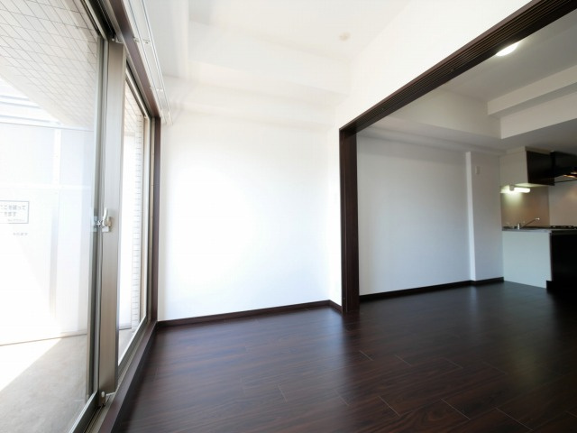 大阪市中央区淡路町４丁目の賃貸マンションの居間・リビング