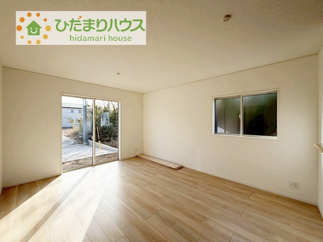 【居間・リビング】 | 結城市結城第43　新築戸建　1号棟 | 南向きのリビングではぽかぽかの日差しが感じられます☆彡