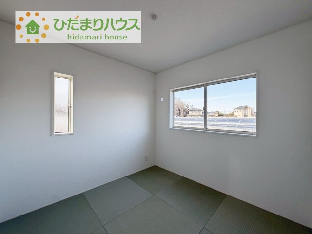 【和室】 | 結城市結城第43　新築戸建　1号棟 | リビング横には、お子様の遊び場にもなる和室が隣接。小さなお子さまにはフローリングよりもやわらかい畳の方が安心です♪