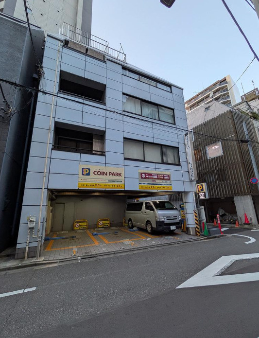 つゆきビルの駐車場