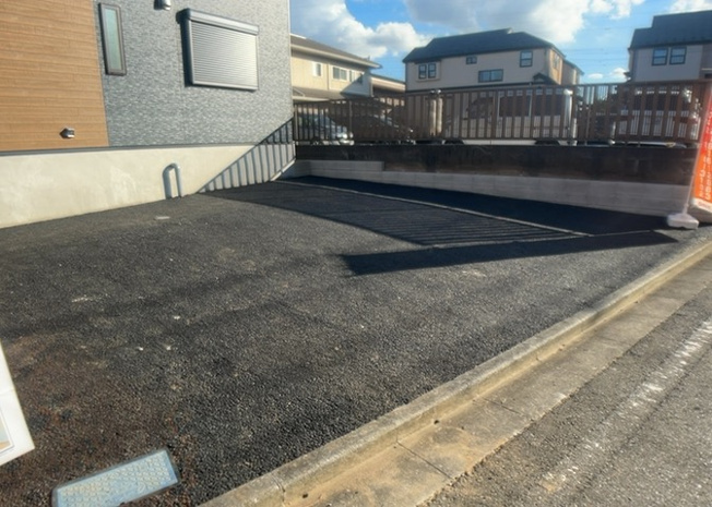 【駐車場】 | 駐車場と明記されていても、最小スペースでつくられた駐車場だと大型車は駐車できなかったり、出入りしにくくなったりする可能性があります。お車のサイズと購入したい物件の駐車場のサイズを現地で確認しましょう。