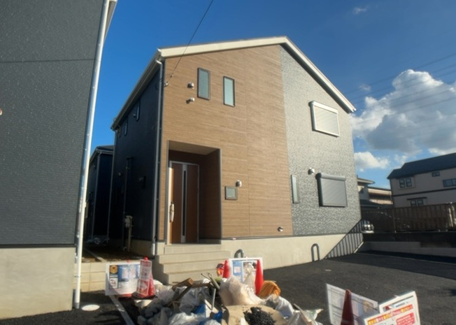 【構造・工法・仕様】 | 木造住宅とは土台、壁、柱など建築物の強度を支える構造体の材に木が使用されている構造を指します。構造体は建物の自重を支えるだけではなく風圧や水圧、積裁荷重などあらゆる衝撃に耐えるための基礎です。