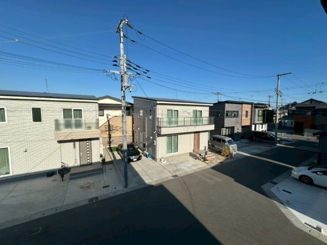 北西・北東の角地・築浅戸建・二見町福里　中古戸建の前面道路含む現地写真
