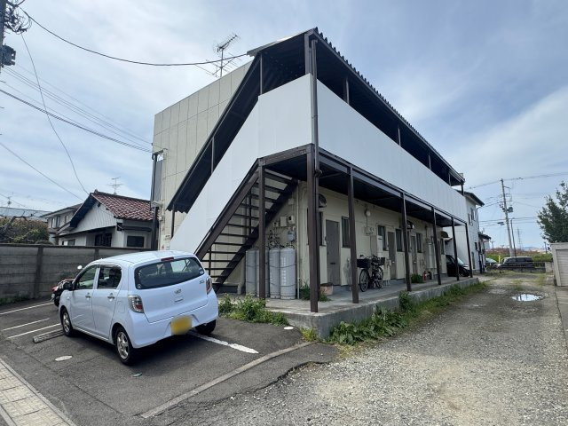 想定年間賃料262.8万　想定利回り16.42％　木造の外観