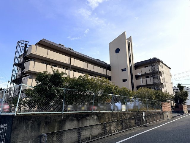 ロイヤルコーポ吉田の玄関