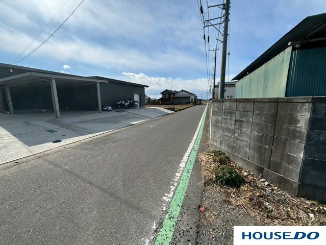 中古戸建　足利市高松町　の前面道路含む現地写真