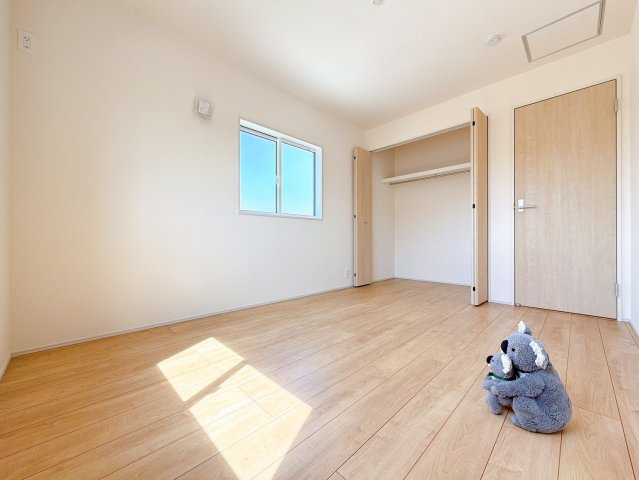 【洋室】 | 前橋市総社町植野　新築住宅 | 広さはお子様の勉強部屋にも適した広さ！
勉強机や本棚などの家具を置いてもフリースペースも確保することができます。