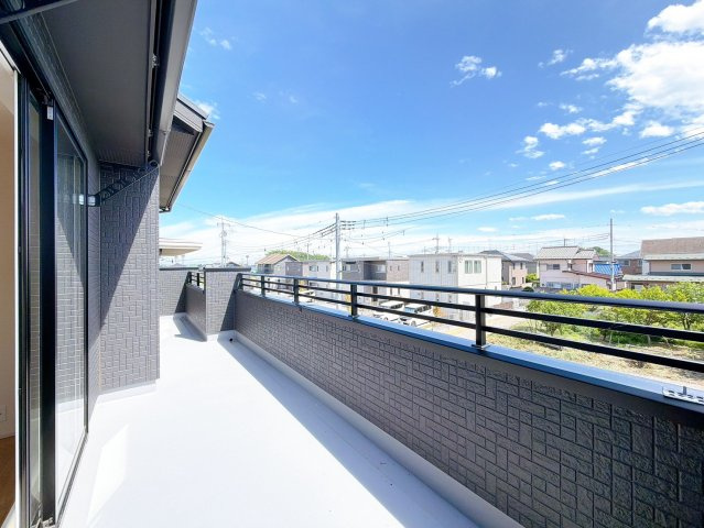 【バルコニー】 | 前橋市総社町植野　新築住宅 | お日さまがほほえむバルコニー。気持ち良い風と青く広がる空。思わず深呼吸したくなる。
