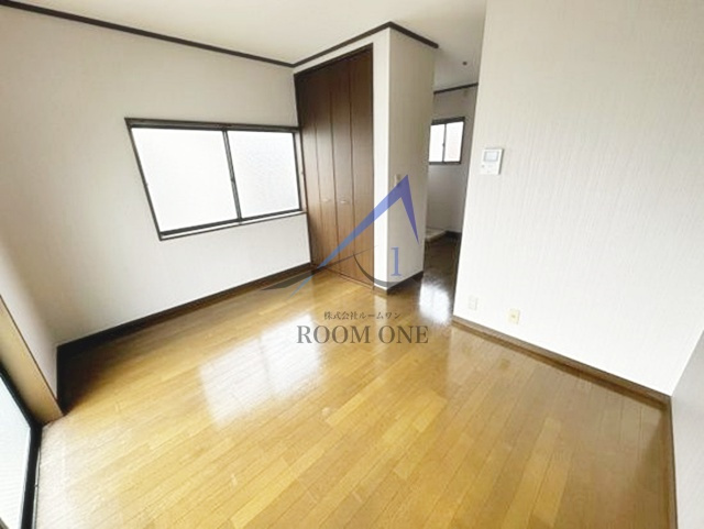 サニーフラットEの居間・リビング|洋室のお部屋です。