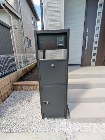 【設備】 | リーブルガーデン.S高崎市箕郷町生原第7ー④ | 宅配ボックスも標準装備♪