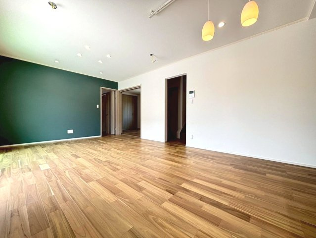 新築戸建　瑞穂市穂積　全2区画分譲の居間・リビング|リビング別角度
