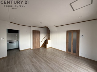 立花町4丁目戸建の居間