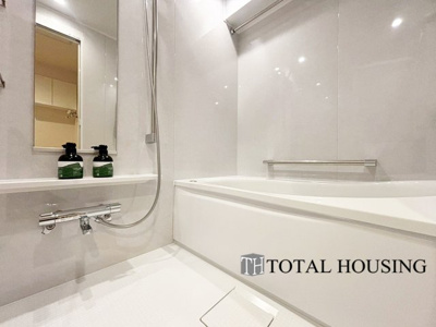 【浴室】 | コープ野村大谷地 | 一日の疲れを癒してくれる場所なので、快適に過ごして頂く為にゆったりサイズのバスタブを用意しました。是非半身浴をお楽しみ下さい。