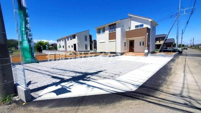 熊谷市中恩田　新築住宅（土地広々１１８坪超）の前面道路含む現地写真